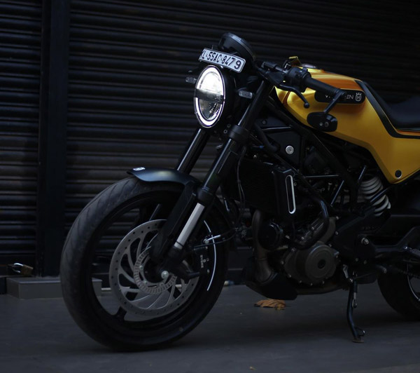 മഞ്ഞ പകിട്ടിൽ വ്യത്യസ്തമായി ഹസ്ഖ്‌വര്‍ണ വിറ്റ്‌പിലൻ 250