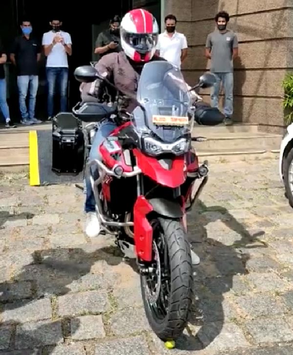 ട്രയംഫ് ടൈഗര്‍ 900 സ്വന്തമാക്കി ഇന്ദ്രജിത്ത്; വീഡിയോ