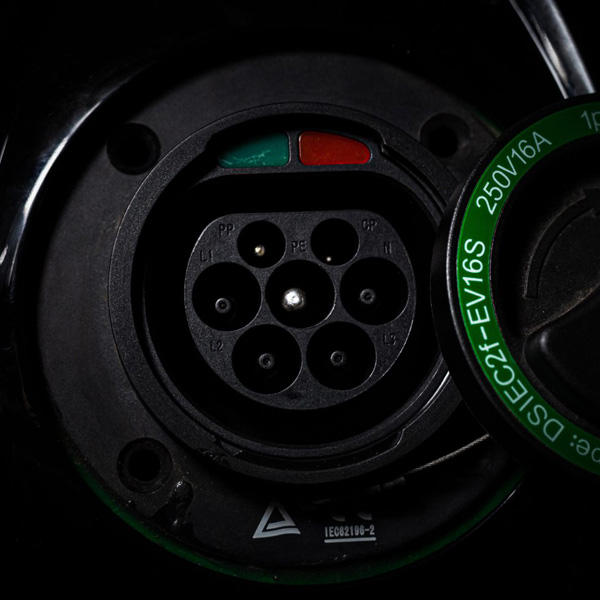 KM 3000, KM 4000 ഹൈ-സ്പീഡ് ഇലക്ട്രിക് മോട്ടോർസൈക്കിളുകൾ പുറത്തിറക്കി കബീറ