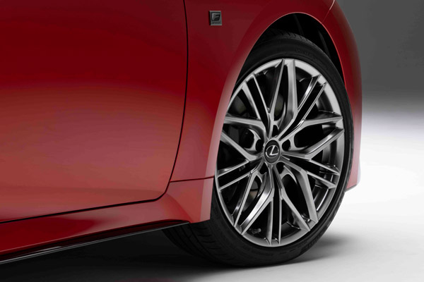 IS സെഡാന് പുതിയ 500 F സ്‌പോർട്ട് പെർഫോമെൻസ് വേരിയന്റ് അവതരിപ്പിച്ച് ലെക്സസ്