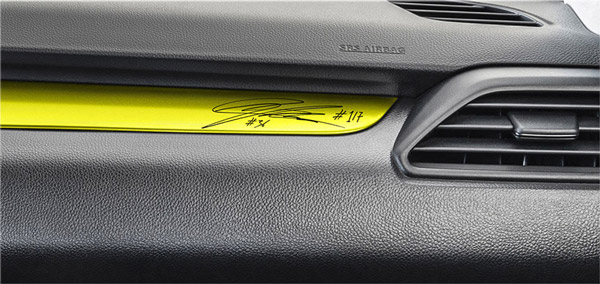 സ്വിഫ്റ്റ് സ്പോർട്ട് ഹൈബ്രിഡ് വേൾഡ് ചാമ്പ്യൻ എഡിഷൻ അവതരിപ്പിച്ച് സുസുക്കി; വില 18.44 ലക്ഷം രൂപ