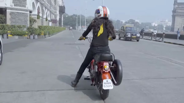 ക്ലാസിക് ലുക്കിൽ ഇന്നും ക്യൂട്ടായി രാജ്ദൂത് ബോബി; വീഡിയോ