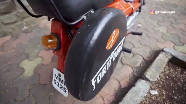 ക്ലാസിക് ലുക്കിൽ ഇന്നും ക്യൂട്ടായി രാജ്ദൂത് ബോബി; വീഡിയോ