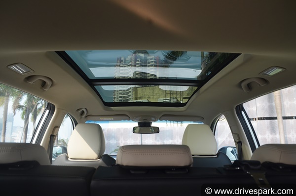 താങ്ങാനാവുന്ന വിലയിൽ പനോരമിക് സൺറൂഫുമായി എത്തുന്ന കാറുകൾ