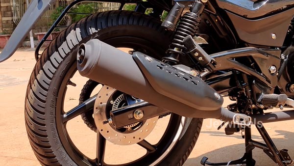 മാറ്റ് റെഡ് അഴകിലൊരുങ്ങി ബജാജ് പൾസ്ർ 150 ഇരട്ട ഡിസ്ക് വേരിയന്റ്