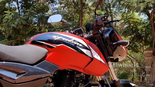 മാറ്റ് റെഡ് അഴകിലൊരുങ്ങി ബജാജ് പൾസ്ർ 150 ഇരട്ട ഡിസ്ക് വേരിയന്റ്