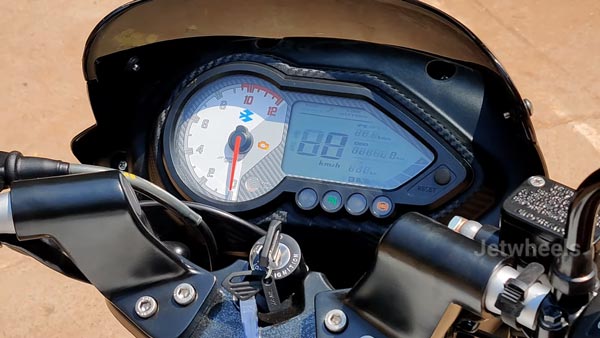 പുതിയ കളര്‍ ഓപ്ഷനില്‍ അണിഞ്ഞൊരുങ്ങി പള്‍സര്‍ 150; അവതണം ഉടന്‍