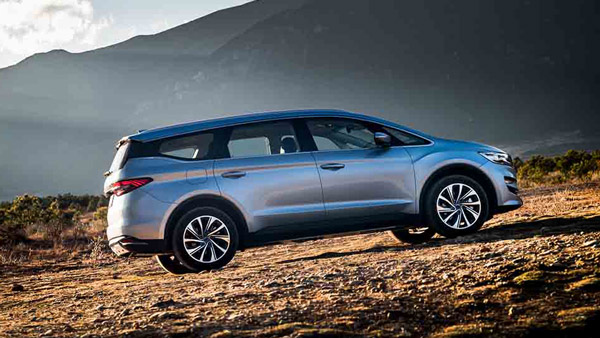 പ്രധാന എതിരാളി ടെസ്‌ല; ഇലക്‌ട്രിക് വാഹനങ്ങൾക്കായി സീക്കർ എന്ന ബ്രാൻഡുമായി ഗീലി