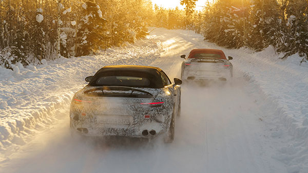 പുതുതലമുറ 300 SL സ്പോർട്സ് കാറിന്റെ ടീസർ വെളിപ്പെടുത്തി മെർസിഡീസ്