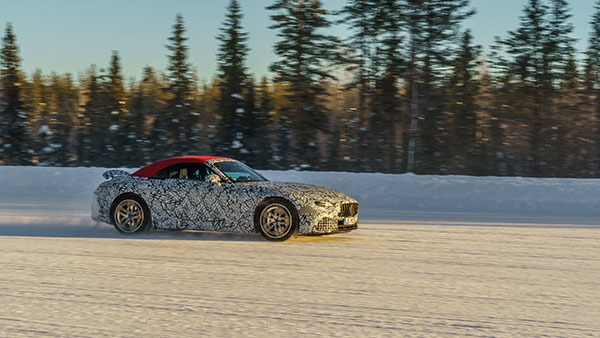 പുതുതലമുറ 300 SL സ്പോർട്സ് കാറിന്റെ ടീസർ വെളിപ്പെടുത്തി മെർസിഡീസ്