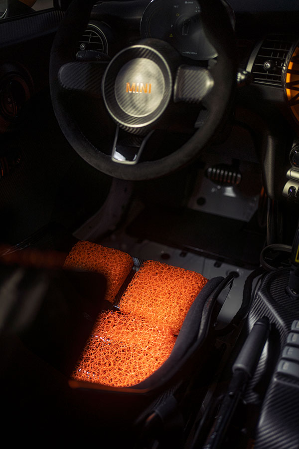 2020-21 ഫോർമുല E വേൾ‌ഡ് ചാമ്പ്യൻ‌ഷിപ്പാനായി പുത്തൻ സേഷ്റ്റി കാർ പുറത്തിറക്കി മിനി