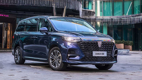 ആഢംബരത്തിലും സവിശേഷതകളിലും കാർണിവലിന് വെല്ലുവിളി ഉയർത്തി റോവ ഐമാക്സ് 8