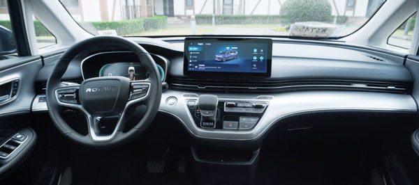 ആഢംബരത്തിലും സവിശേഷതകളിലും കാർണിവലിന് വെല്ലുവിളി ഉയർത്തി റോവ ഐമാക്സ് 8