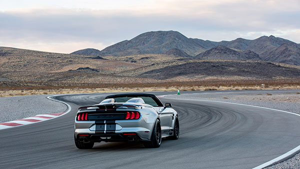 കരോൾ ഷെൽബിയുടെ 98-ാം ജന്മദിനത്തോടനുബന്ധിച്ച് ലിമിറ്റഡ് എഡിഷൻ മോഡലുകൾ അവതരിപ്പിച്ച് ഷെൽബി അമേരിക്കൻ