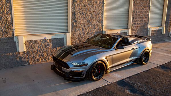 കരോൾ ഷെൽബിയുടെ 98-ാം ജന്മദിനത്തോടനുബന്ധിച്ച് ലിമിറ്റഡ് എഡിഷൻ മോഡലുകൾ അവതരിപ്പിച്ച് ഷെൽബി അമേരിക്കൻ