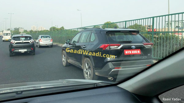 ടൊയോട്ട RAV4 ഹൈബ്രിഡ് എസ്‌യുവിയുടെ പുതിയ പരീക്ഷണ ചിത്രങ്ങൾ പുറത്ത്; അരങ്ങേറ്റം ഉറപ്പിക്കാം