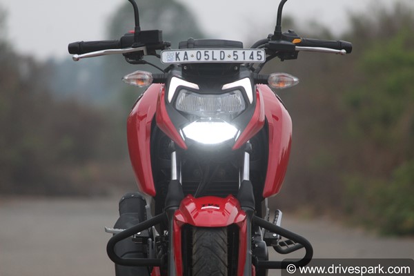 എൻട്രി ലെവൽ പെർഫോമൻസ് മോട്ടോർസൈക്കിൾ ശ്രേണിയിലെ താരം, 2021 അപ്പാച്ചെ RTR 160 4V മോഡലിന്റെ റിവ്യൂ വിശേഷങ്ങൾ