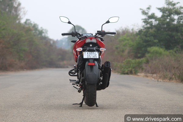 എൻട്രി ലെവൽ പെർഫോമൻസ് മോട്ടോർസൈക്കിൾ ശ്രേണിയിലെ താരം, 2021 അപ്പാച്ചെ RTR 160 4V മോഡലിന്റെ റിവ്യൂ വിശേഷങ്ങൾ