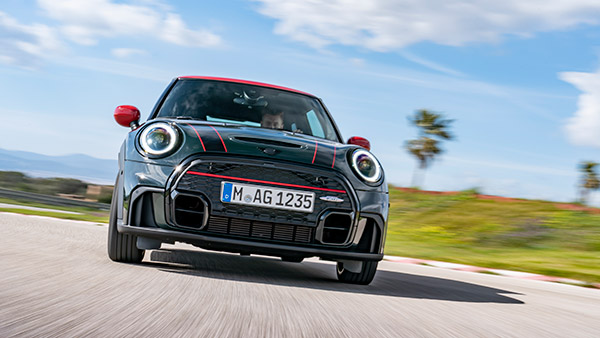 കാഴ്ച്ചയിൽ കൂടുതൽ സ്പോർട്ടിയർ, 2022 മോഡൽ ജോൺ കൂപ്പർ വർക്ക്സ് പുറത്തിറക്കി മിനി