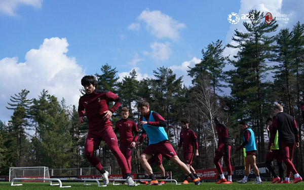 സ്ലാട്ടനും പിള്ളേർക്കും ഇനി പുത്തൻ ബി‌എം‌ഡബ്ല്യു കാർ; എസി മിലാനുമായുള്ള പങ്കാളിത്തം പ്രഖ്യാപിച്ച് ജർമൻ ബ്രാൻഡ്