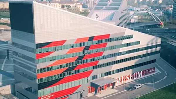 സ്ലാട്ടനും പിള്ളേർക്കും ഇനി പുത്തൻ ബി‌എം‌ഡബ്ല്യു കാർ; എസി മിലാനുമായുള്ള പങ്കാളിത്തം പ്രഖ്യാപിച്ച് ജർമൻ ബ്രാൻഡ്