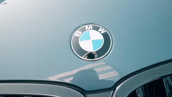 സ്ലാട്ടനും പിള്ളേർക്കും ഇനി പുത്തൻ ബി‌എം‌ഡബ്ല്യു കാർ; എസി മിലാനുമായുള്ള പങ്കാളിത്തം പ്രഖ്യാപിച്ച് ജർമൻ ബ്രാൻഡ്