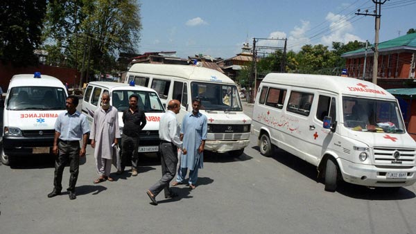 ആംബുലൻസുകൾക്കും മറ്റ് എമർജൻസി വാഹനങ്ങൾക്കും പ്രത്യേക ലെയിനൊരുക്കി ഡൽഹി പൊലീസ്