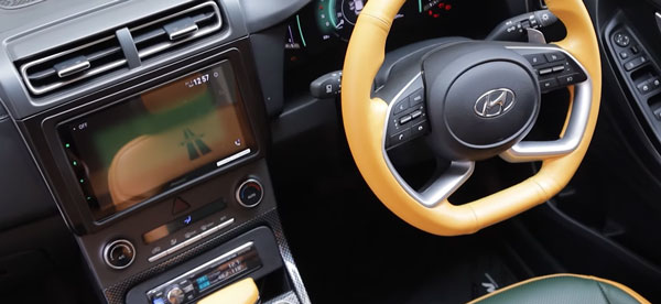 ഗ്രീൻ റാപ്പിൽ അഗ്രസ്സീവ് ലുക്കിൽ അണിഞ്ഞെരുങ്ങി മോൺസ്റ്റർ ക്രെറ്റ