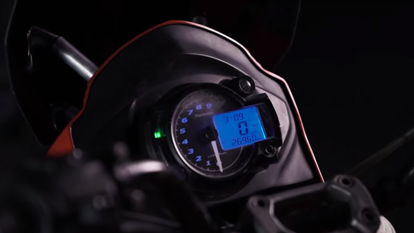 അഡ്വഞ്ചര് പരിവേഷത്തില് മഹീന്ദ്ര മോജോ; കാണാം വീഡിയോ അഡ്വഞ്ചര് പരിവേഷത്തില് മഹീന്ദ്ര മോജോ; കാണാം വീഡിയോ