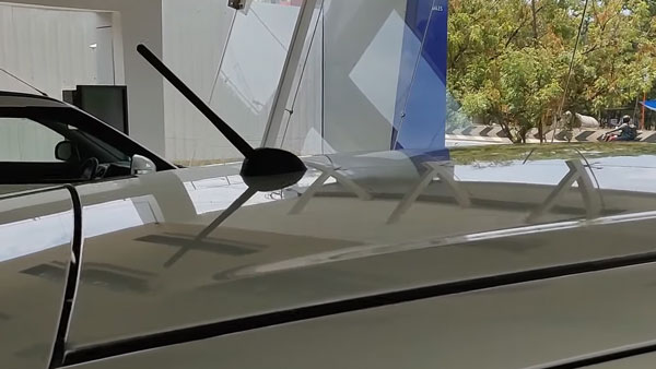 ലിമിറ്റഡ് എഡിഷൻ കിറ്റിൽ ക്ലാസി രൂപത്തിലൊരുങ്ങി മാരുതി സ്വിഫ്റ്റ് LXi