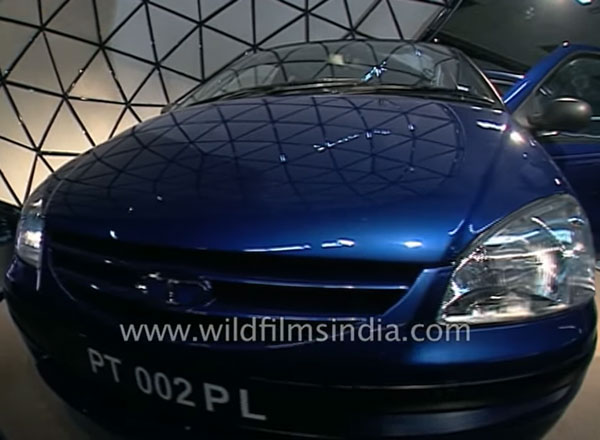 സഫാരി എസ്‌യുവിയും ഇൻഡിക്ക ഹാച്ച്ബാക്കും അവതരിപ്പിച്ച് രത്തൻ ടാറ്റ ;1998 ഓട്ടോ എക്സ്പോ വീഡിയോ