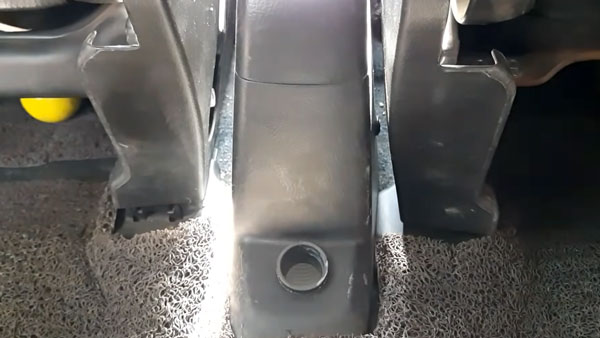 പുറകിൽ അത്ര തണുപ്പ് പോര? വെറും 80 രൂപ ചെലവിൽ പിൻ എസി വെന്റ് സജ്ജമാക്കാം; വീഡിയോ