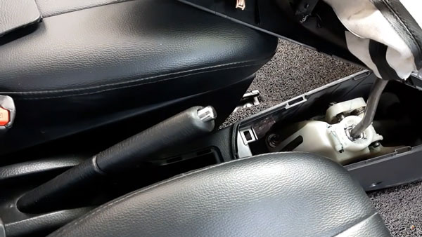 പുറകിൽ അത്ര തണുപ്പ് പോര? വെറും 80 രൂപ ചെലവിൽ പിൻ എസി വെന്റ് സജ്ജമാക്കാം; വീഡിയോ