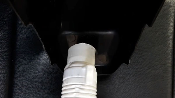 പുറകിൽ അത്ര തണുപ്പ് പോര? വെറും 80 രൂപ ചെലവിൽ പിൻ എസി വെന്റ് സജ്ജമാക്കാം; വീഡിയോ