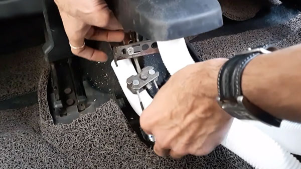 പുറകിൽ അത്ര തണുപ്പ് പോര? വെറും 80 രൂപ ചെലവിൽ പിൻ എസി വെന്റ് സജ്ജമാക്കാം; വീഡിയോ