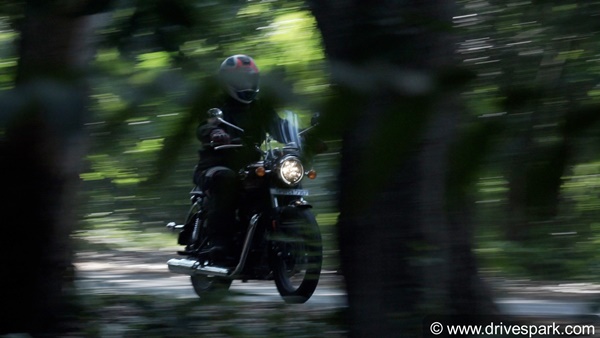 ശ്രവണ വൈകല്യമുള്ളവരുടെ ഉന്നമനത്തിനായി സൈലന്റ് എക്‌സ്‌പെഡീഷനെ പിന്തുണച്ച് റോയൽ എൻഫീൽഡ്