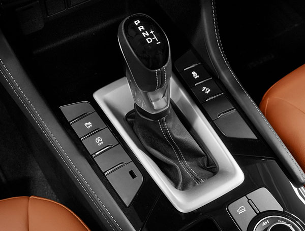 എൻഡവറിനെയും ഫോർച്യൂണറിനെയും വെല്ലുവിളിക്കാൻ പുത്തൻ ഇസൂസു MU-X എസ്‌യുവി വിപണിയിൽ