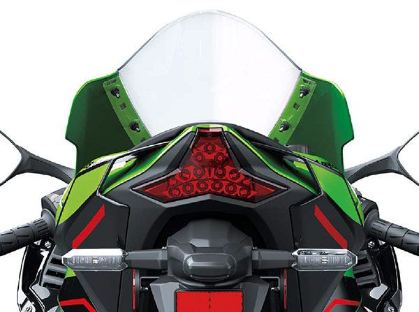 400 സിസി ഫോര്‍ സിലിണ്ടര്‍ എഞ്ചിനുമായി നിഞ്ച ZX-4R ഒരുങ്ങുന്നു; സ്ഥിരീകരിക്കാതെ കവസാക്കി