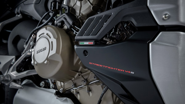 2021 സ്ട്രീറ്റ്‌ഫൈറ്റര്‍ V4 മോഡലിനെ അവതരിപ്പിച്ച് ഡ്യുക്കാട്ടി; വില 19.99 ലക്ഷം രൂപ