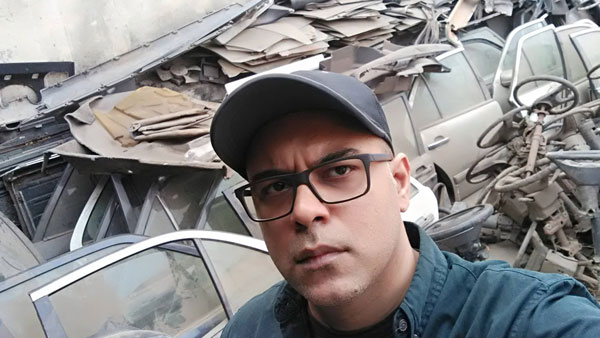 പഴയ വാഹനങ്ങളില്‍ നിന്ന് മനോഹരമായ ബാഗുകള്‍; പരിചയപ്പെടാം ഗൗതം മാലിക്കിനെ