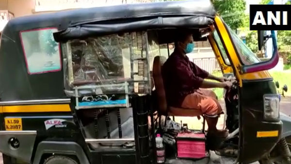 കൊവിഡ് പ്രതിസന്ധിയിൽ കൈതാങ്ങായി മിനി ഓട്ടോ ആംബുലൻസ് സേവനവുമായി മലയാളി