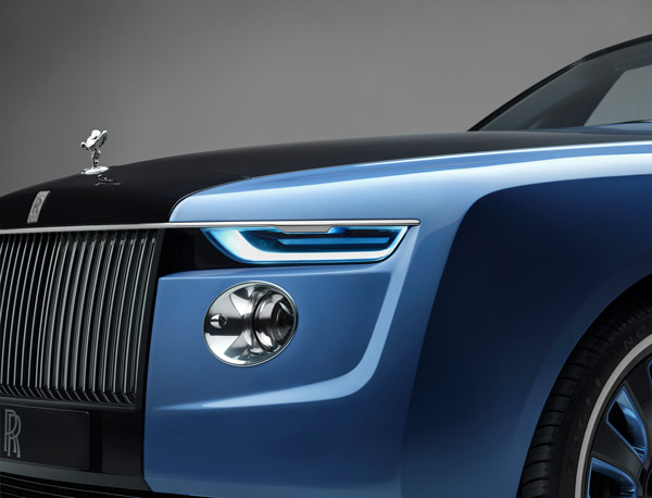 പൗരാണിക ഭാവത്തിൽ ബേസ്‌പോക്ക് ബോട്ട് ടെയിൽ മോഡൽ വെളിപ്പെടുത്തി റോൾസ് റോയ്‌സ്