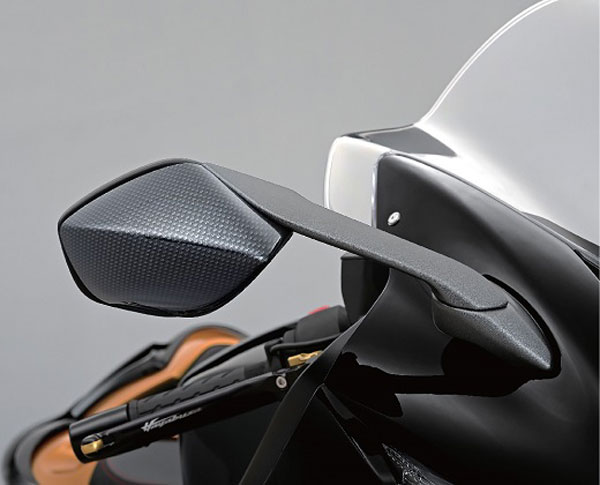 പുത്തൻ ഹയാബൂസയെ മോടിപിടിപ്പിക്കാൻ ആക്സസറി പായ്ക്കുകൾ അവതരിപ്പിച്ച് സുസുക്കി