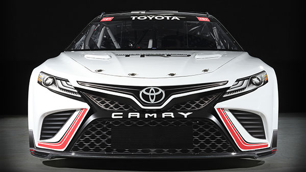 സ്പോർടി എക്സ്ട്രീം കാമ്രി വെളിപ്പെടുത്തി ടൊയോട്ട