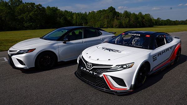 സ്പോർടി എക്സ്ട്രീം കാമ്രി വെളിപ്പെടുത്തി ടൊയോട്ട