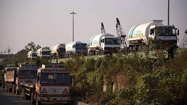 ഓക്‌സിജന്‍ കണ്ടെയ്‌നറുകള്‍ക്ക് GPS നിര്‍ബന്ധമെന്ന് റോഡ് മന്ത്രാലയം