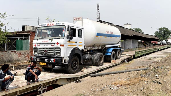 ഓക്‌സിജന്‍ കണ്ടെയ്‌നറുകള്‍ക്ക് GPS നിര്‍ബന്ധമെന്ന് റോഡ് മന്ത്രാലയം