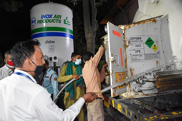 ഓക്‌സിജന്‍ കണ്ടെയ്‌നറുകള്‍ക്ക് GPS നിര്‍ബന്ധമെന്ന് റോഡ് മന്ത്രാലയം