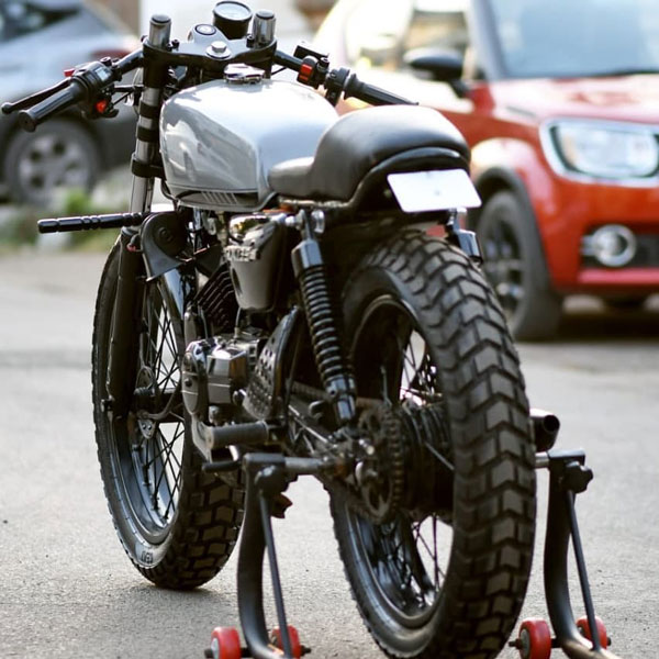 കഫേ റേസർ പരവേഷത്തിൽ അണിഞ്ഞൊരുങ്ങി യമഹ RX 135