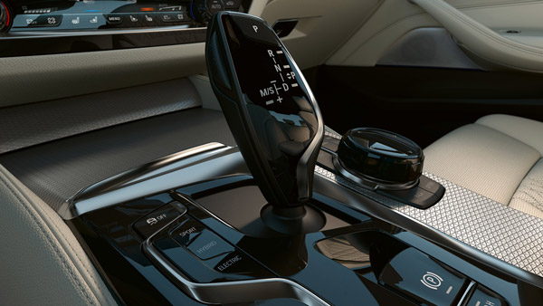 5 സീരീസ് ഫെയ്‌സ്‌ലിഫ്റ്റ് ഇന്ത്യയില്‍ അവതരിപ്പിച്ച് ബിഎംഡബ്ല്യു; വില 62.90 ലക്ഷം രൂപ